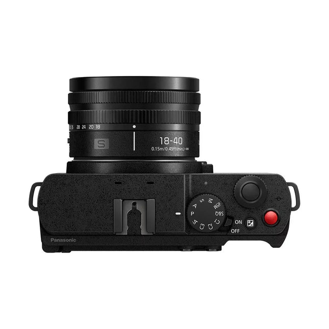 Panasonic Lumix DC-S9 (Oliva oscuro) + Lumix S 18-40 mm f/4,5-6,3